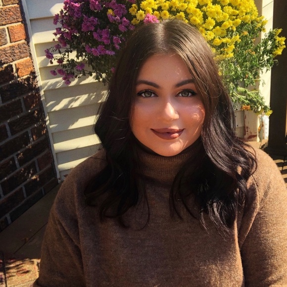 Meet your Posher, Jenna - Picture 1 of 1